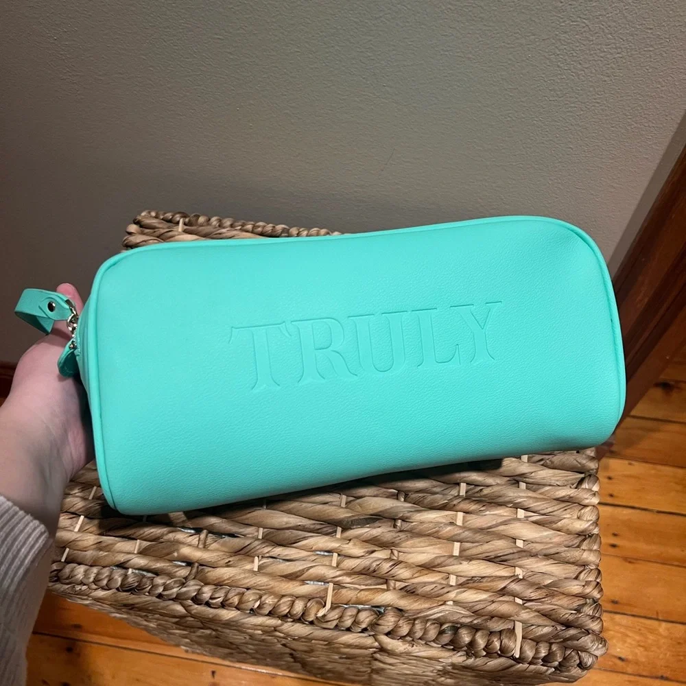 TRULY Mint Green Cosmetic Bag - Picture 5 of 5